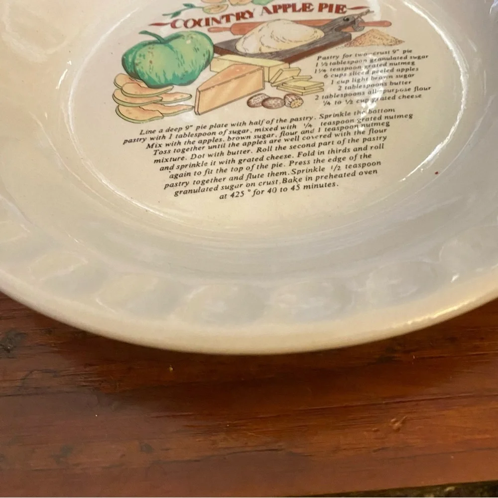 1980s Country Apple Pie Plate Glazed Ceramic Dish